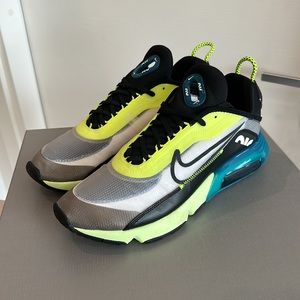 Men’s Nike Sneakers • Size 11